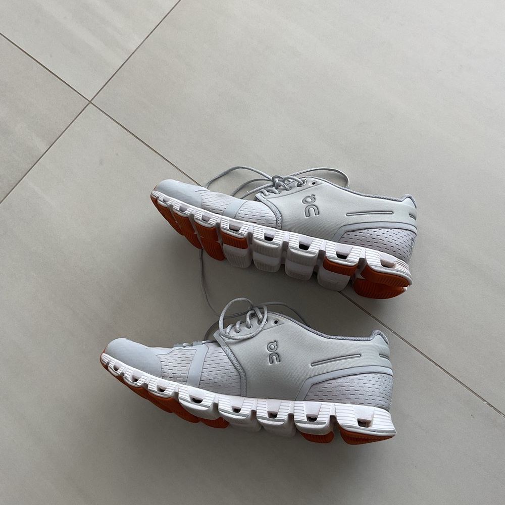 On Running Light Gray Sneakers with Orange Soles